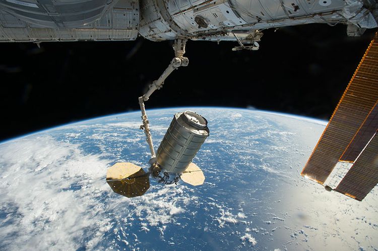 (NASA photo) NASA_OA5_CygnusArrival_4