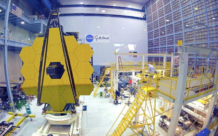 Webb_050416_cleanroom_1080p1