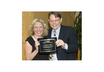 Dr. Bourdette receives UC Davis Distinguished Alumnus Award 