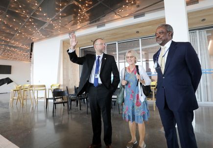 Knight Cancer Research Building construction