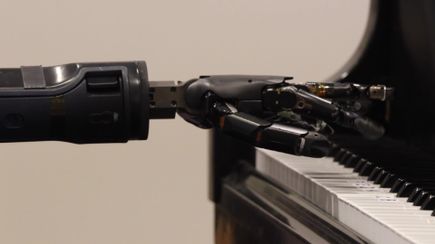 DOWNLOAD VIDEO: B-roll of robotic arm 