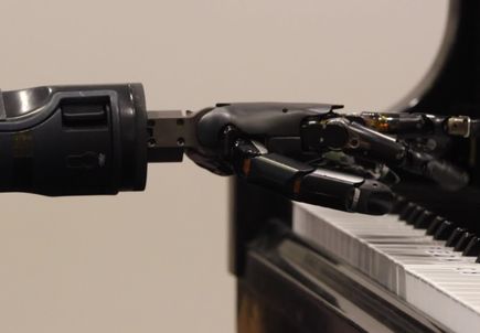 DOWNLOAD VIDEO: B-roll of robotic arm