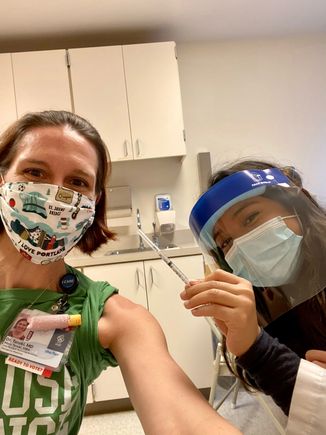 Students and trainees administer COVID-19 vaccines