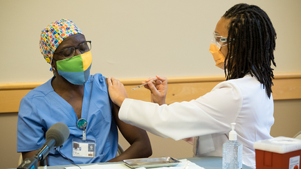 Students and trainees administer COVID-19 vaccines