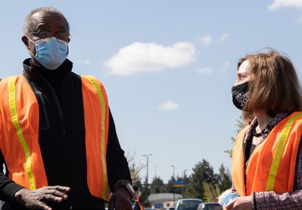 Oregon Governor visits PDX vaccination site