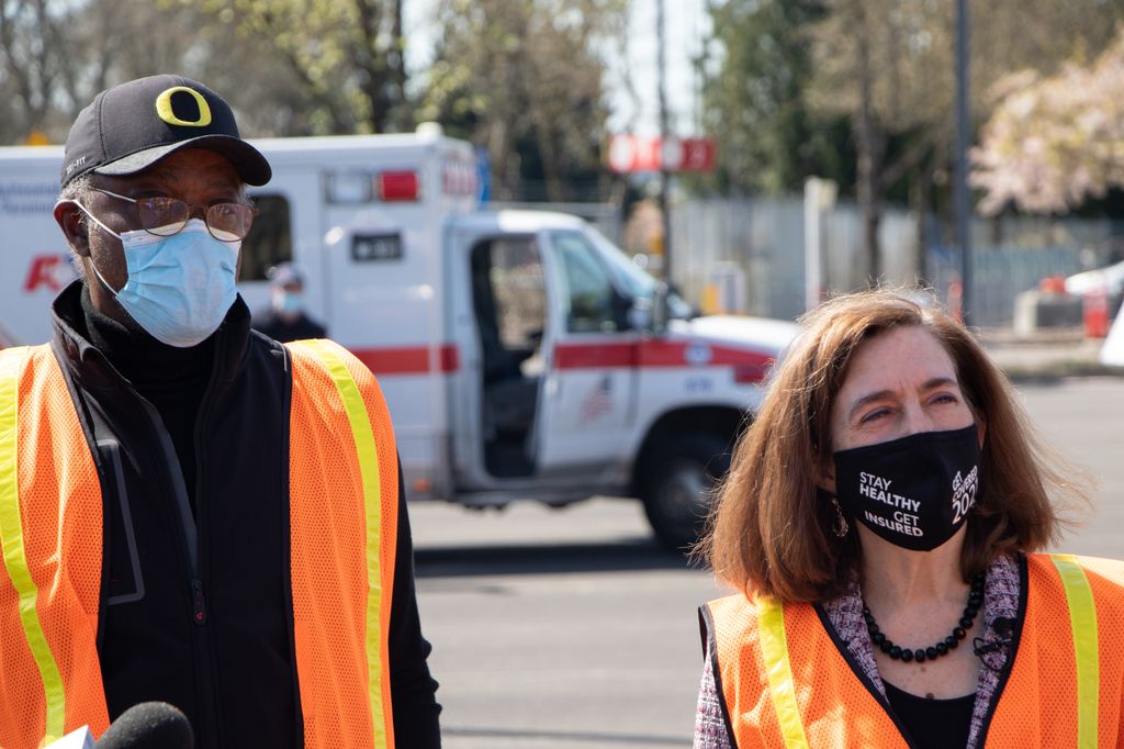 Oregon Governor visits PDX vaccination site