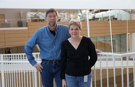 With new microscope, scientists will explore how tiny molecules make cells work by organizing at right place, right time