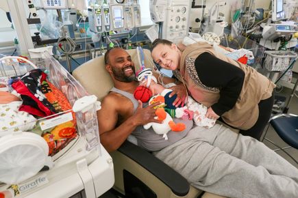 Especialistas en vida infantil crean la magia de Halloween para los pacientes más pequeños de OHSU