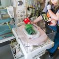 Especialistas en vida infantil crean la magia de Halloween para los pacientes más pequeños de OHSU