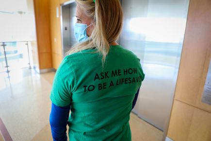 Tracy Hoyle helps promote Donate Life