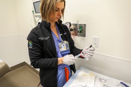 Profesional clínica usa el poder de la investigación para aliviar el dolor crónico