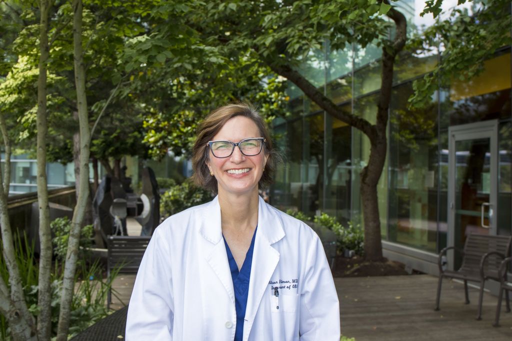 La Dra. Alison Edelman, M.P.H., se incorpora al grupo asesor de la Organización Mundial de la Salud para mejorar la salud sexual y reproductiva en todo el mundo. (OHSU/Christine Torres Hicks)&nbsp;