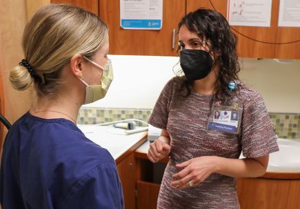 OHSU recibe a la primera residente de obstetricia y ginecología que llega de otro estado para capacitarse en atención de abortos