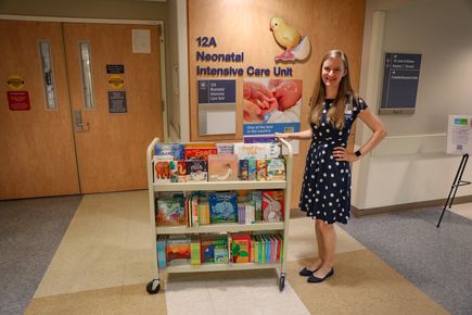 El programa de OHSU ofrece libros y alegría para los pacientes recién nacidos y sus familias 