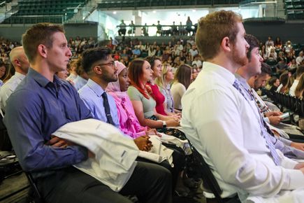 OHSU dará la bienvenida a nuevos estudiantes de medicina en la Ceremonia anual de los guardapolvos blancos 