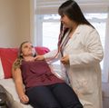 Nuevas becas orientadas al crecimiento y la diversificación de la fuerza laboral del personal de enfermería con práctica médica en Oregón