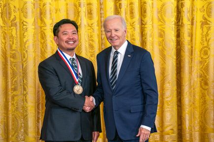 El Presidente Biden reconoce al Dr. David Huang, Ph.D.