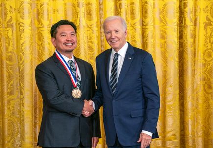El Presidente Biden reconoce al Dr. David Huang, Ph.D.