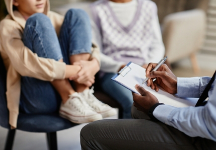 Las opciones de tratamiento residencial para las adicciones en adolescentes estadounidenses son escasas y costosas