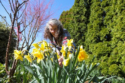 Valerie Clappison en el jardín
