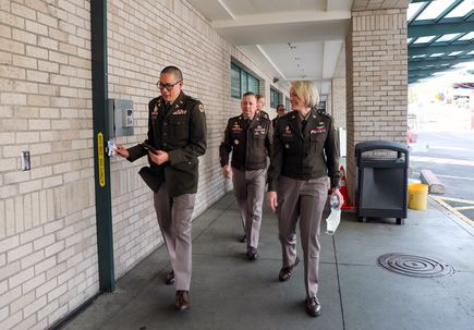 U.S. Army Surgeon General visit highlights OHSU-military partnerships