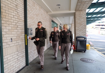 Visita del cirujano general del ejército de EE. UU. a OHSU