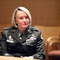 La visita de la jefa de sanidad del Ejército de Estados Unidos destaca la relación entre los organismos militares y OHSU
