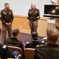 La visita de la jefa de sanidad del Ejército de Estados Unidos destaca la relación entre los organismos militares y OHSU