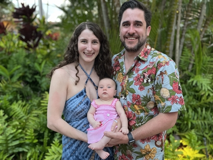 Stephanie Dewes y Stefan Shearer le dieron la bienvenida a su hija Clara en enero.