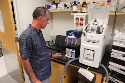 Tom Scanlan, Ph.D. , in lab