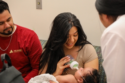 Los cirujanos fetales de OHSU Doernbecher realizan la primera reparación intrauterina de espina bífida de la región
