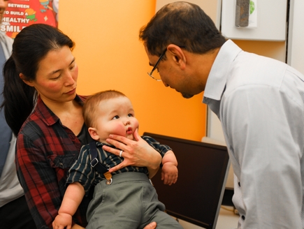 El equipo de cardiología pediátrica de OHSU Doernbecher ofrece atención que salva le la vida a un bebé con una rara enfermedad congénita 