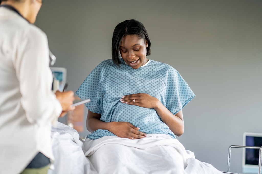 Investigadores de OHSU evaluaron más de 30 millones de nacimientos y encontraron un riesgo incrementado de nacimientos por cesárea en el caso de personas negras comparadas con otros grupos raciales y étnicos. (Getty Images)