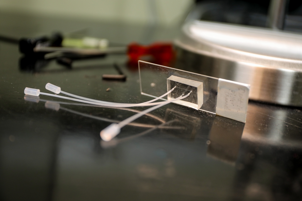 Artificial blood vessel device close up on a table.