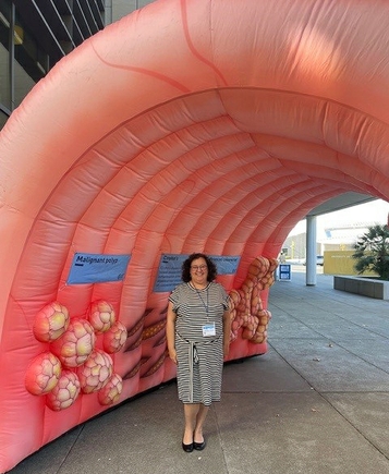 Jennifer Coury en un evento de salud
