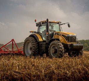 Challenger_MT600E_High_Horsepower_Tractor_72dpi_02042014.jpg