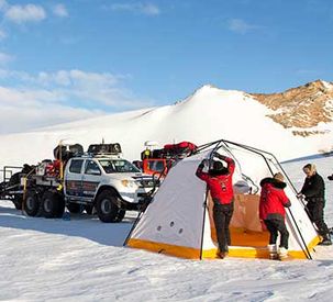 How does the Antartica2 team cope with life on the ice?