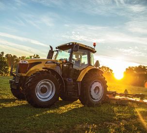 Challenger-MT400E-Series-Midrange-batwing-mower-mowing-IMG_0851-72dpi