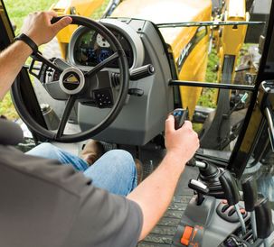 Challenger-MT400E-Series-Midrange-cab-loader-material-handling-DJI_0938-72dpi