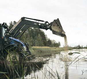 Valtra N113 HiTech aids game management in Finland