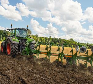 The 700-series gets the operating concept FendtONE as standard for all equipment variants