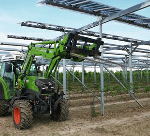 Fendt e100 Vario in use for a Fraunhofer research project on agrivoltaics