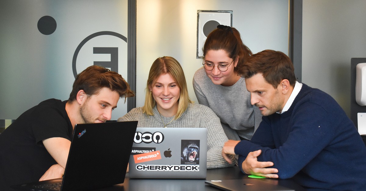 cherrydeck-UpsEF48wAgk-unsplash