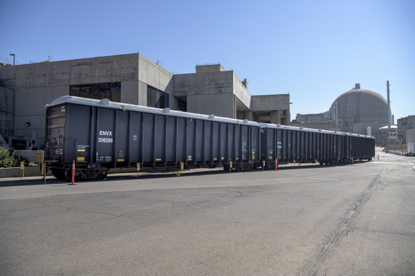 Railcars at SONGS 2