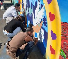 Students Paint New Mural in South Los Angeles, Bringing Hope to Peers and Community 