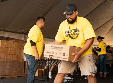 Edison Volunteers Pack Food for Needy in Orange County