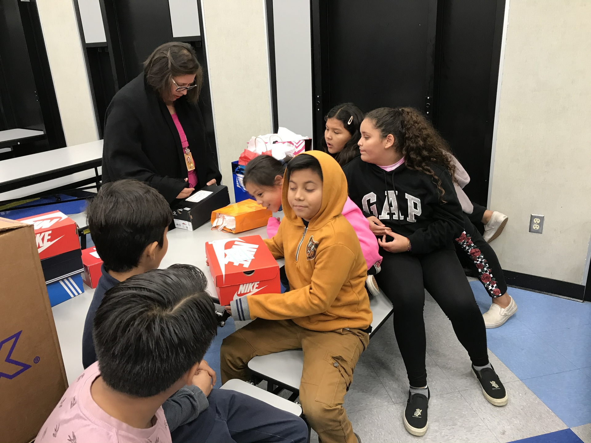 Edison employees recently donated shoes to students at Encinita Elementary in Rosemead.
