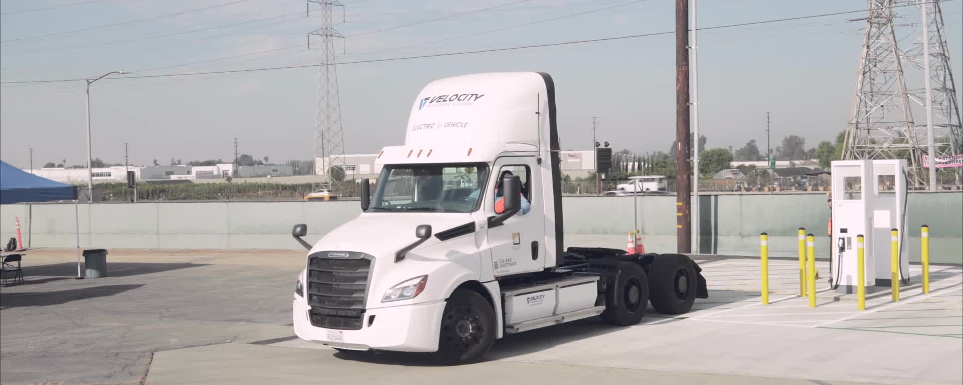 B-roll: Freightliner eCascadia’s electric big rig | Energized by Edison