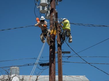 SCE Lineworkers Safely Continue Essential Work