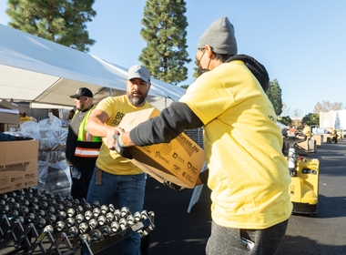 Edison Volunteers Pack Holiday Cheer